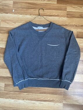 Evereve Women’s Charcoal Gray Crewneck Sweatshirt with Pocket